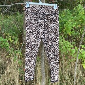 Zyia Leopard Scrunch Leggings size 8-10
